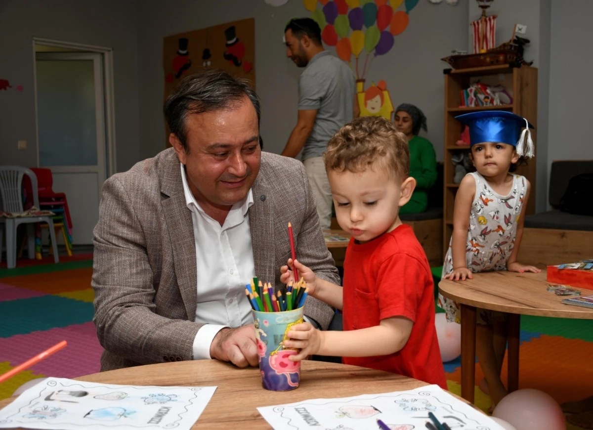 Hem mezuniyetlerini, hem Babalar Günü'nü kutladılar