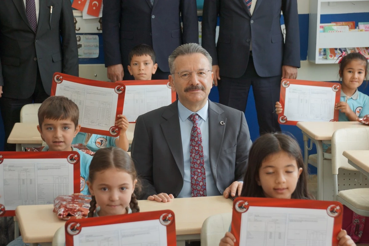 Aydın’da 189 bin 694 öğrenci karne sevinci yaşadı