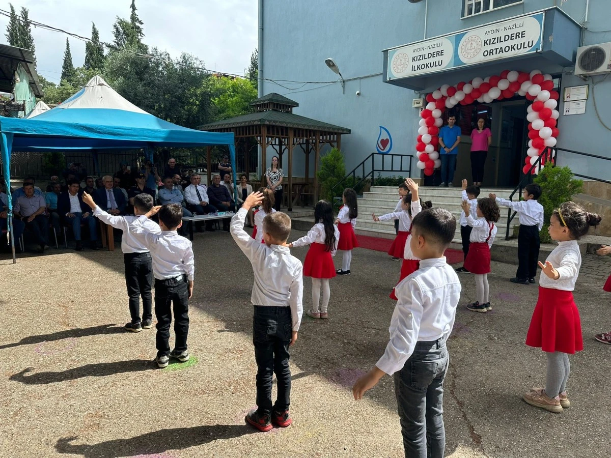 Başkan Özcan miniklerin karne sevincine ortak oldu
