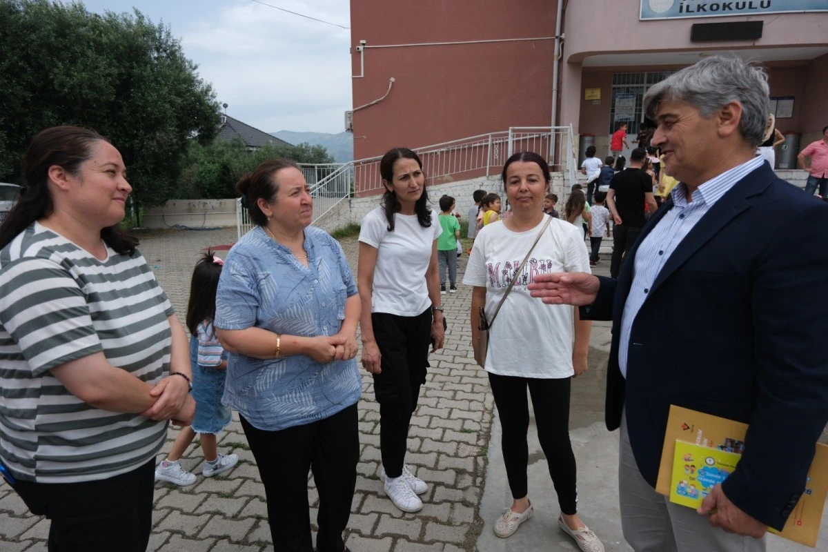 Başkan Çömden, öğrencilerin karne sevincini paylaştı