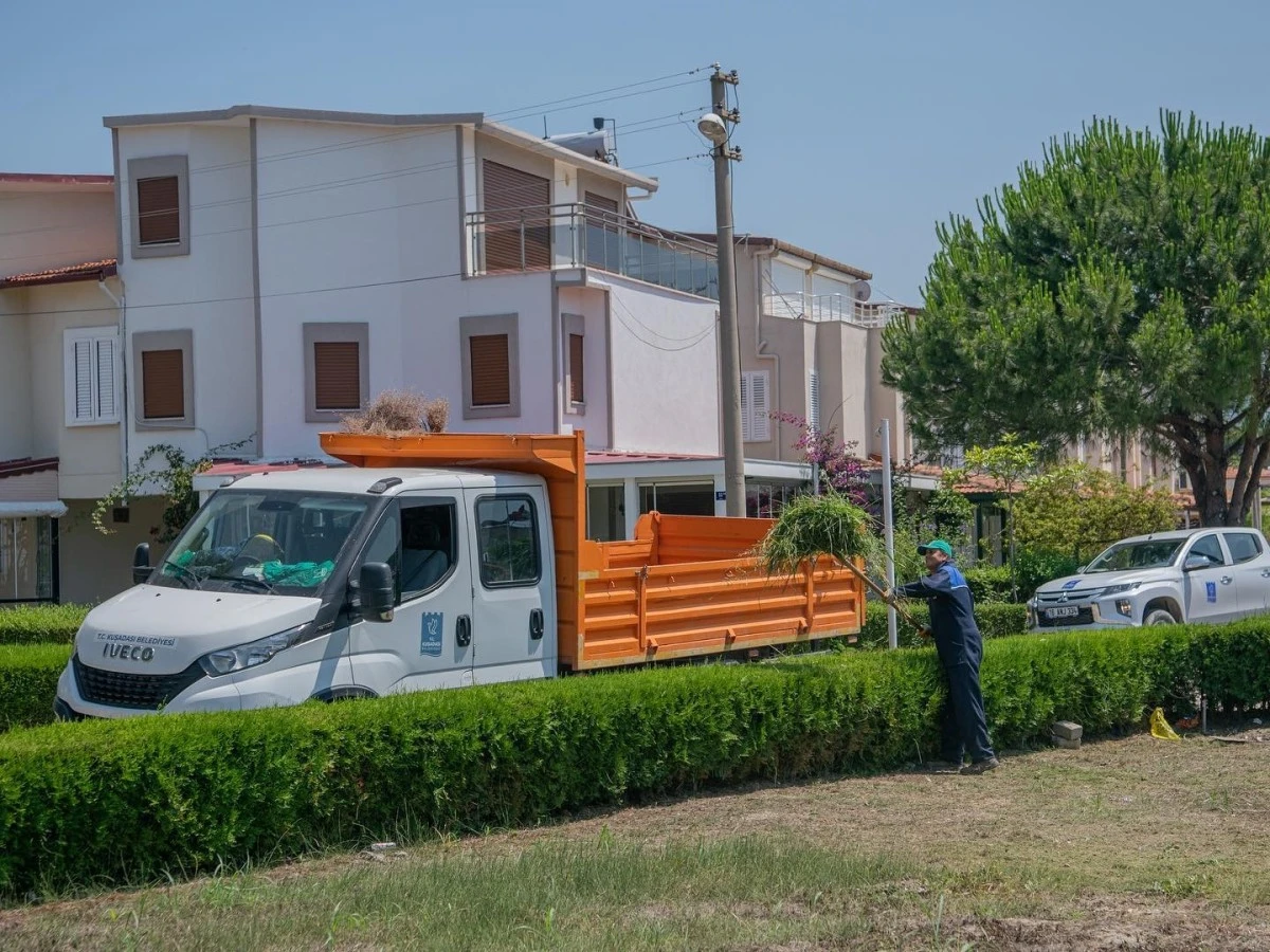 Kuşadası Belediyesi&rsquo;nden bayram temizliği