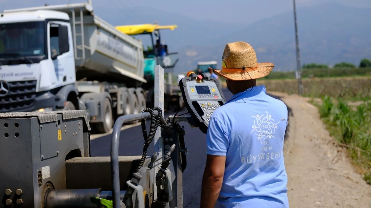 Umurlu-Armutlu yolu sıcak asfalta kavuştu