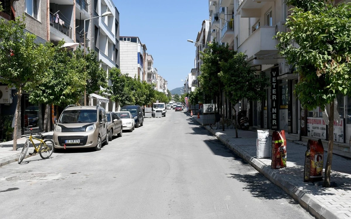 Kuşadası Belediyesi, Davutlar'da çalışmalarını sürdürüyor