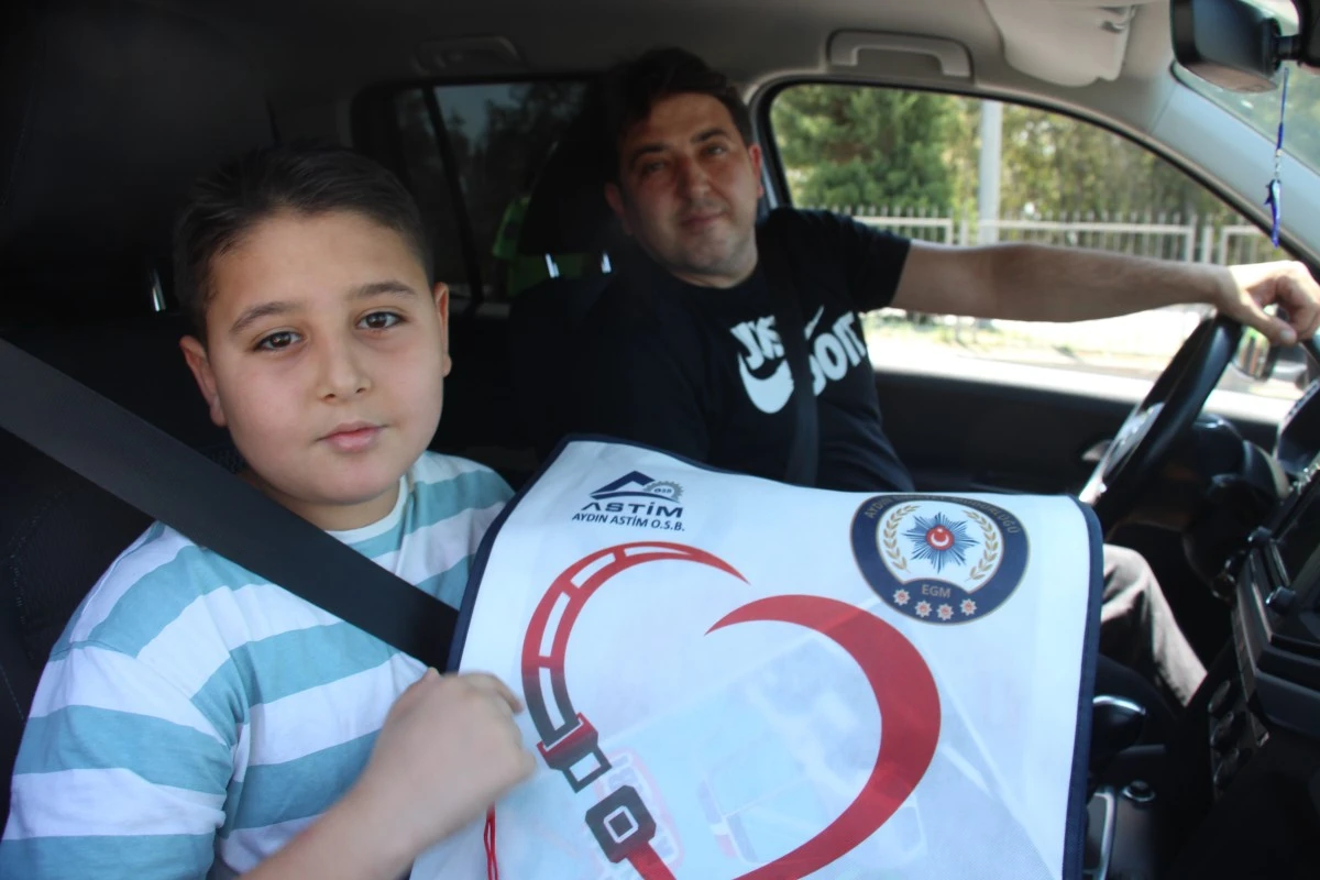 Araç sürücüleri bayram öncesi 'ceza' yerine 'şeker' yedi