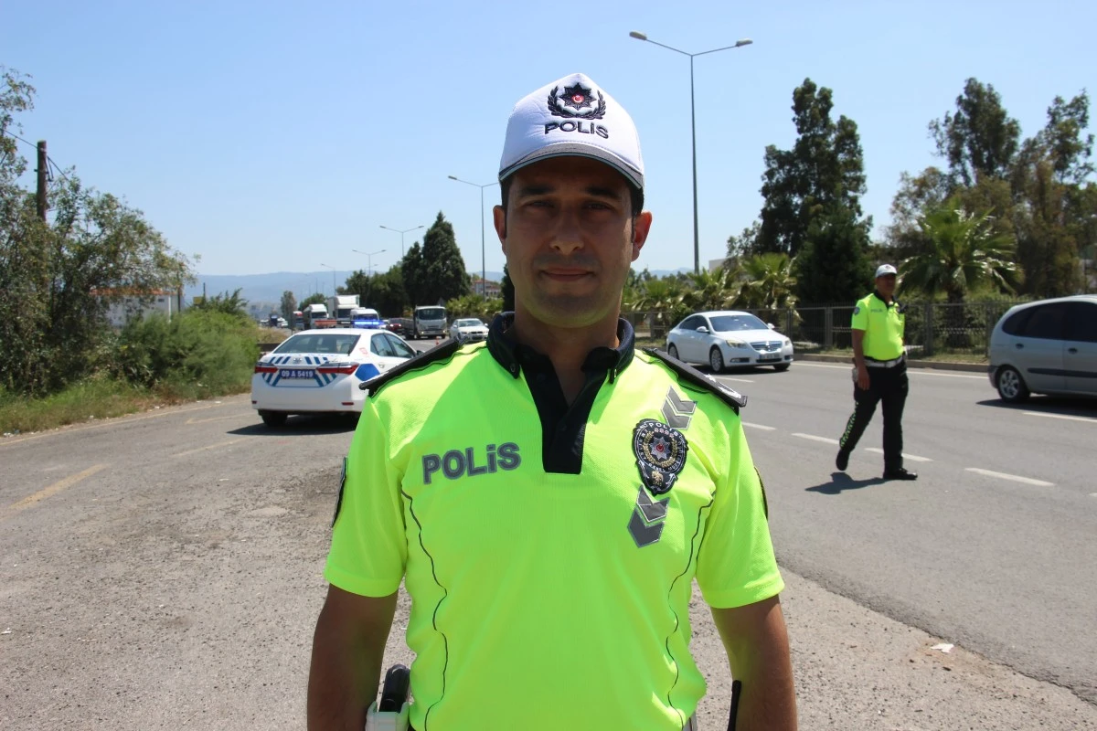 Araç sürücüleri bayram öncesi 'ceza' yerine 'şeker' yedi