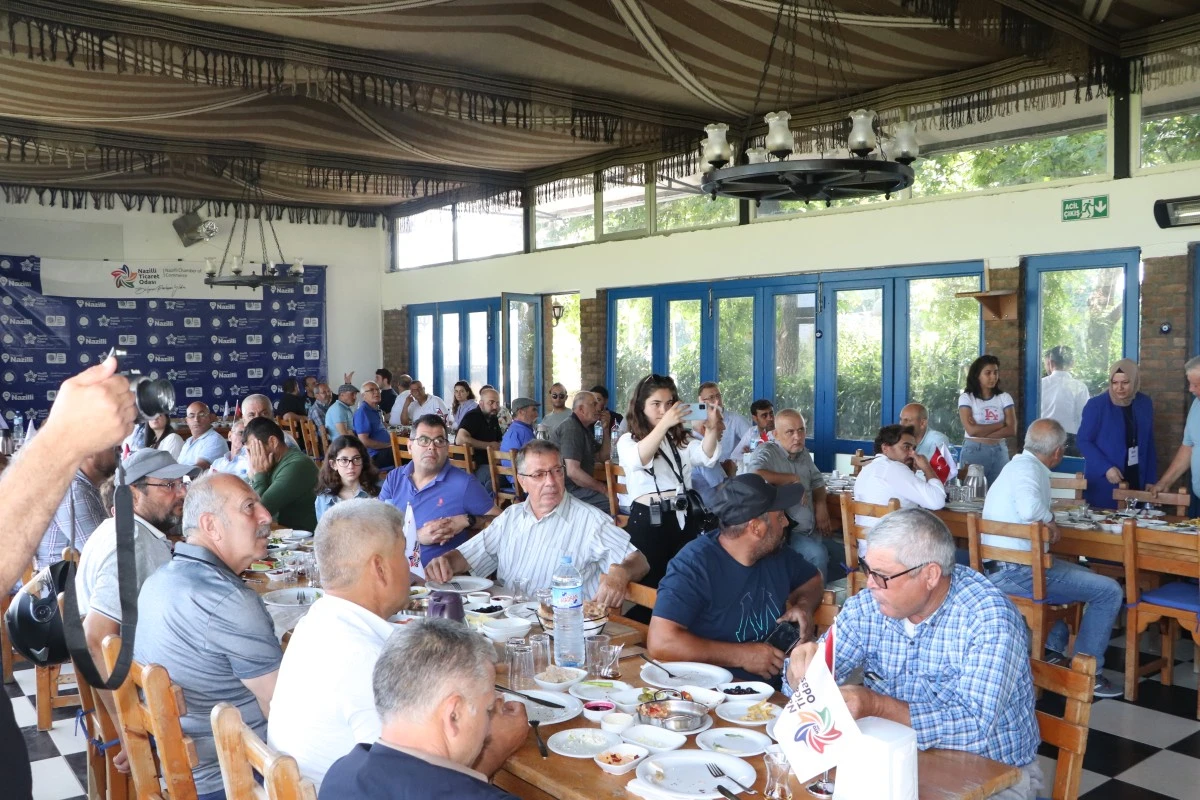 Kuyucak’ta Nazilli Ticaret Odası Üye Buluşma Toplantısı yapıldı