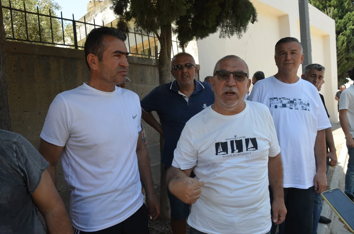 Cami kapalı, mescit güvenli değil, cemaat tepkili