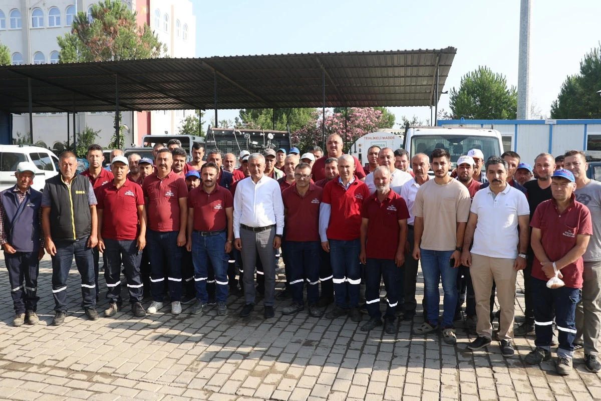 Başkan Kaplan, bayramlaşma t&ouml;reninde personeli ile bayramlaştı