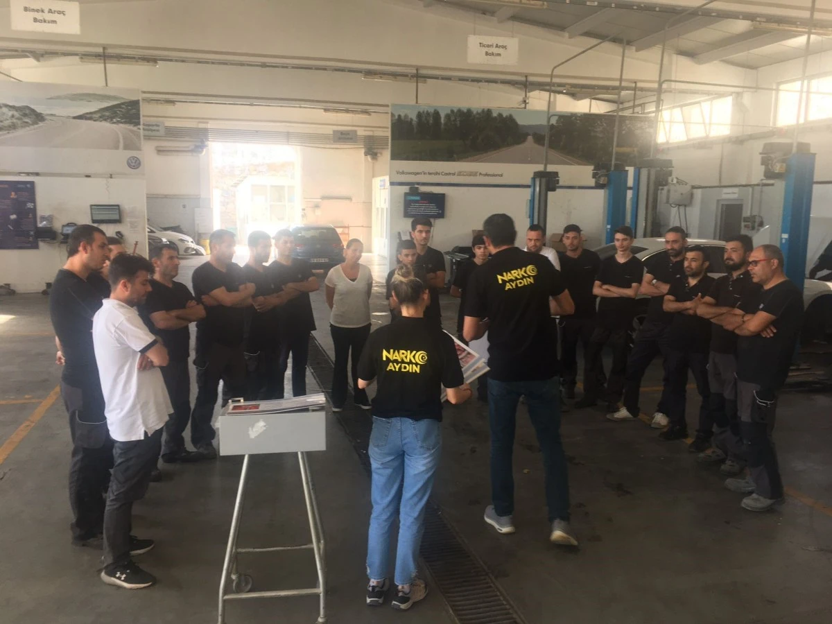 Uyuşturucunun zararlarına deniz altından dikkat çektiler