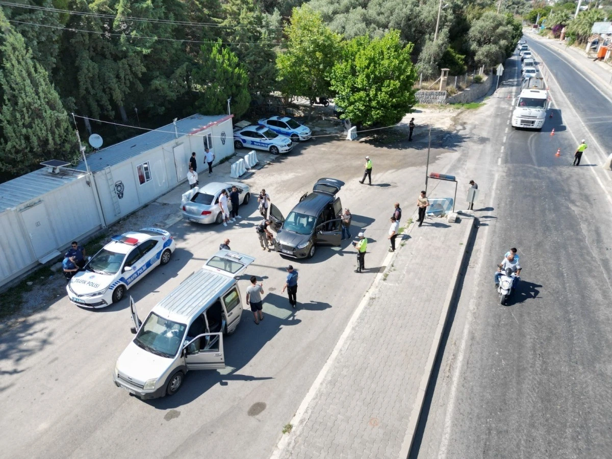 Kuşadası’na bir günde 40 binden fazla araç giriş yaptı