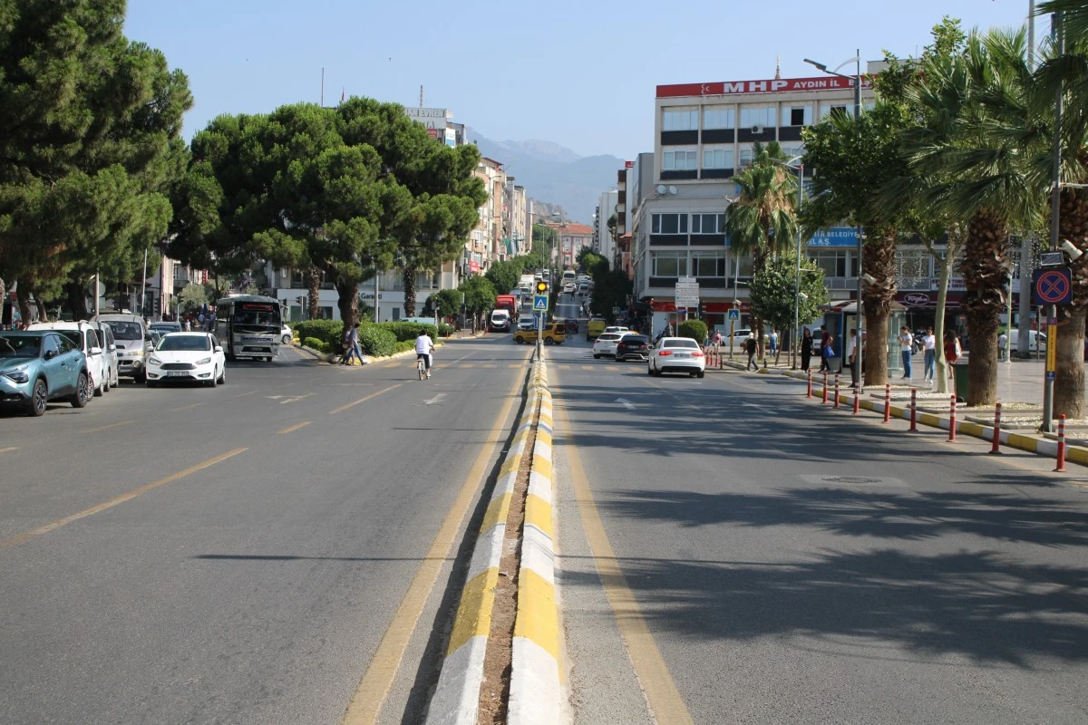 Sokak ve caddeler sessizliğe büründü