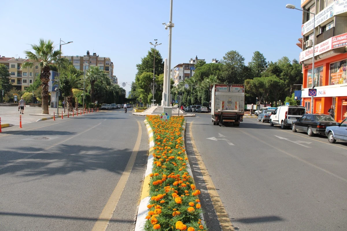Sokak ve caddeler sessizliğe büründü