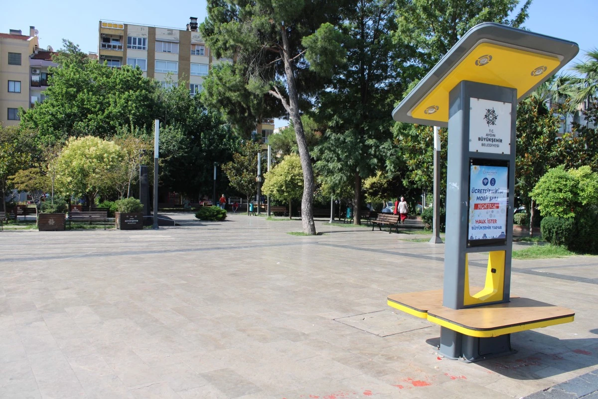 Sokak ve caddeler sessizliğe büründü