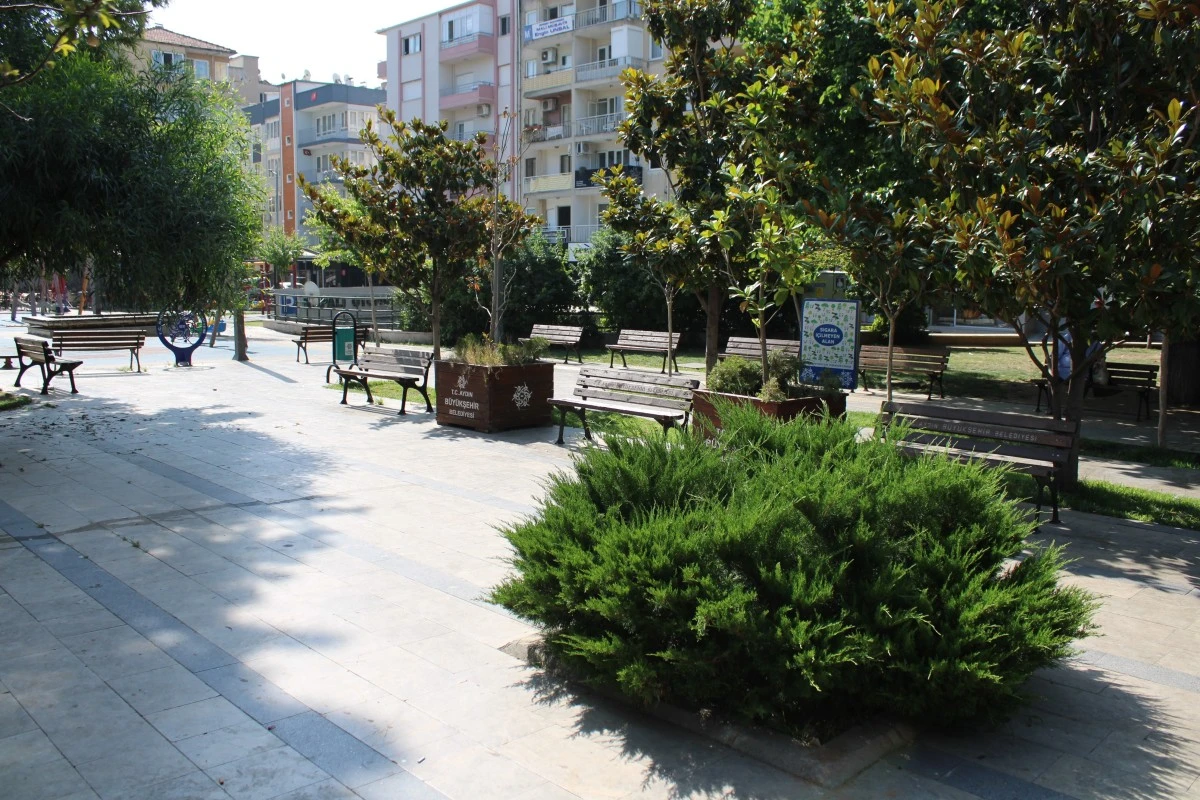 Sokak ve caddeler sessizliğe büründü