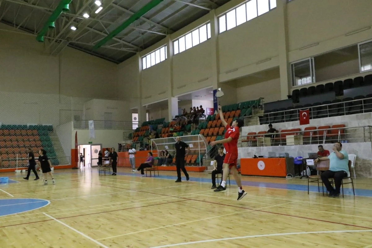 Badminton Analig Ege Grup müsabakaları Aydın’da başladı