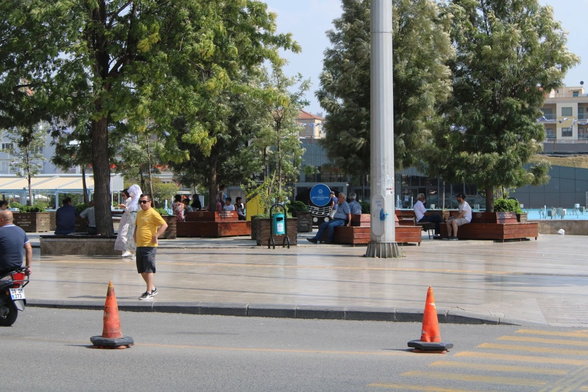 Aydın’da termometreler 38’i gösterdi, vatandaşlar gölgeye sığındı