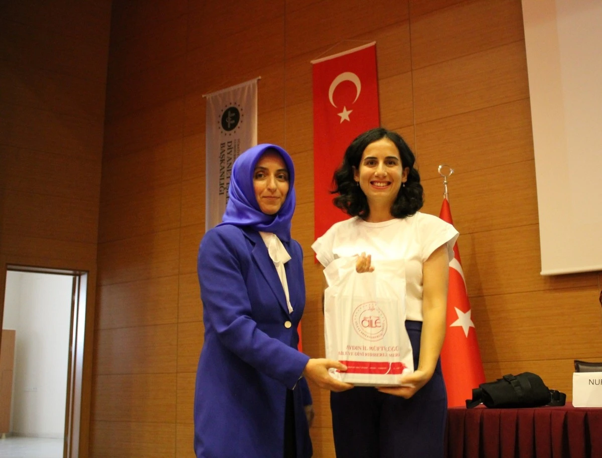 Aydın'da 'Bir Yetime Aile Olmak' temalı panel düzenlendi