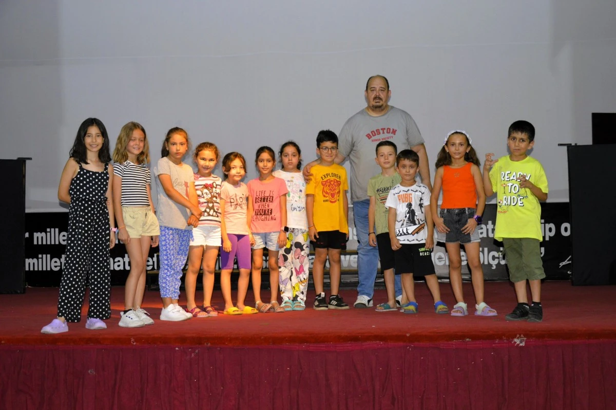Çine’de geleceğin tiyatrocuları yetiştiriyor