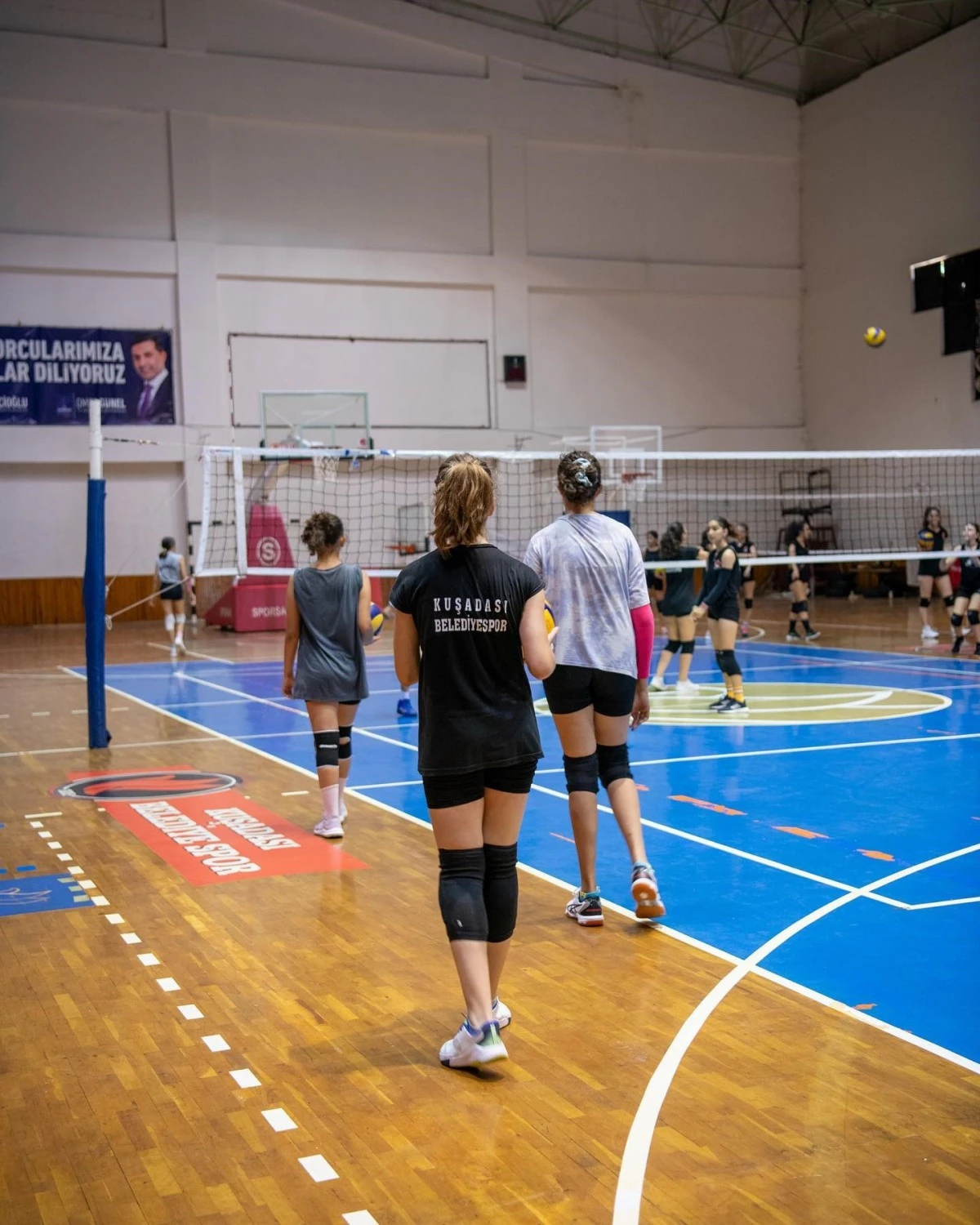 Kuşadalı çocuklar tatillerini yaz spor okulları ile değerlendiriyor