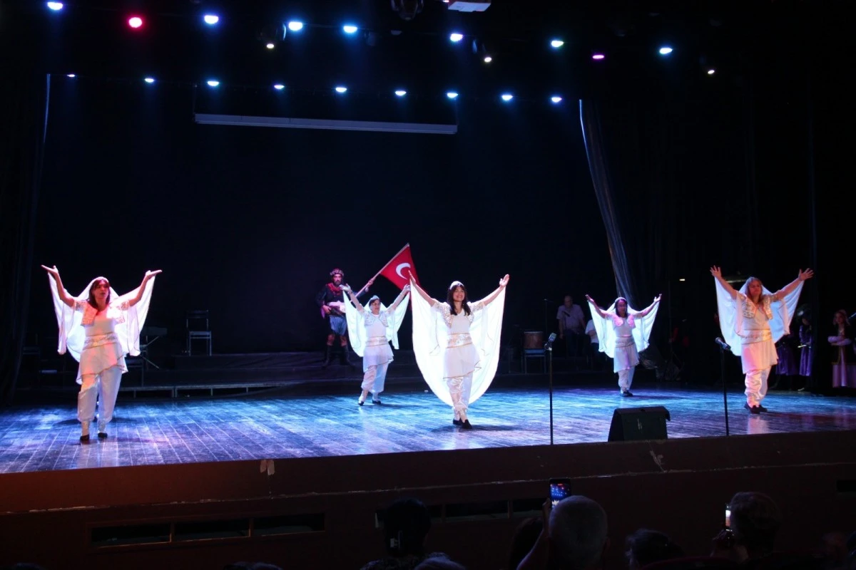 Gürcistan’daki festivalde Nazilli Halk Dansları Topluluğu dikkat çekti