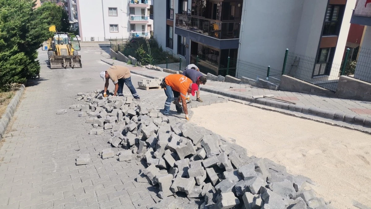 Kuşadası Belediyesi, yolları yeniliyor