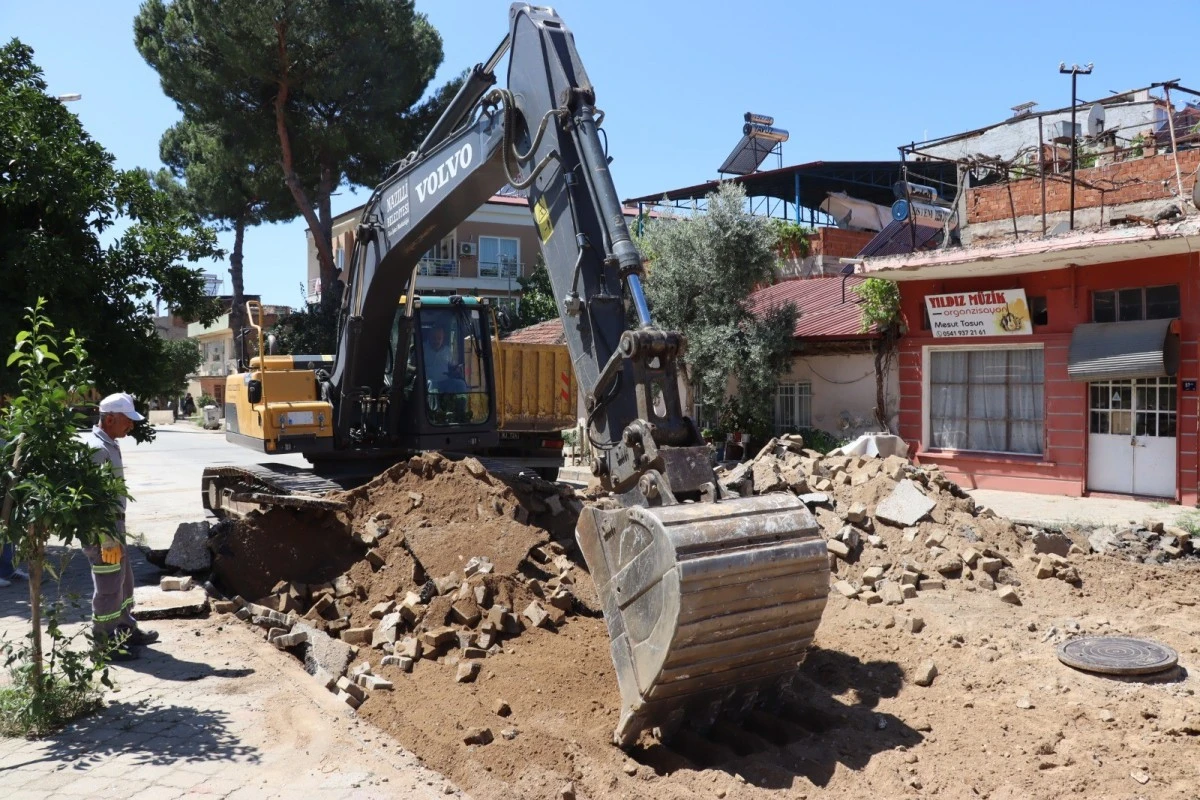 Nazilli Belediyesi yolları bir bir yeniliyor