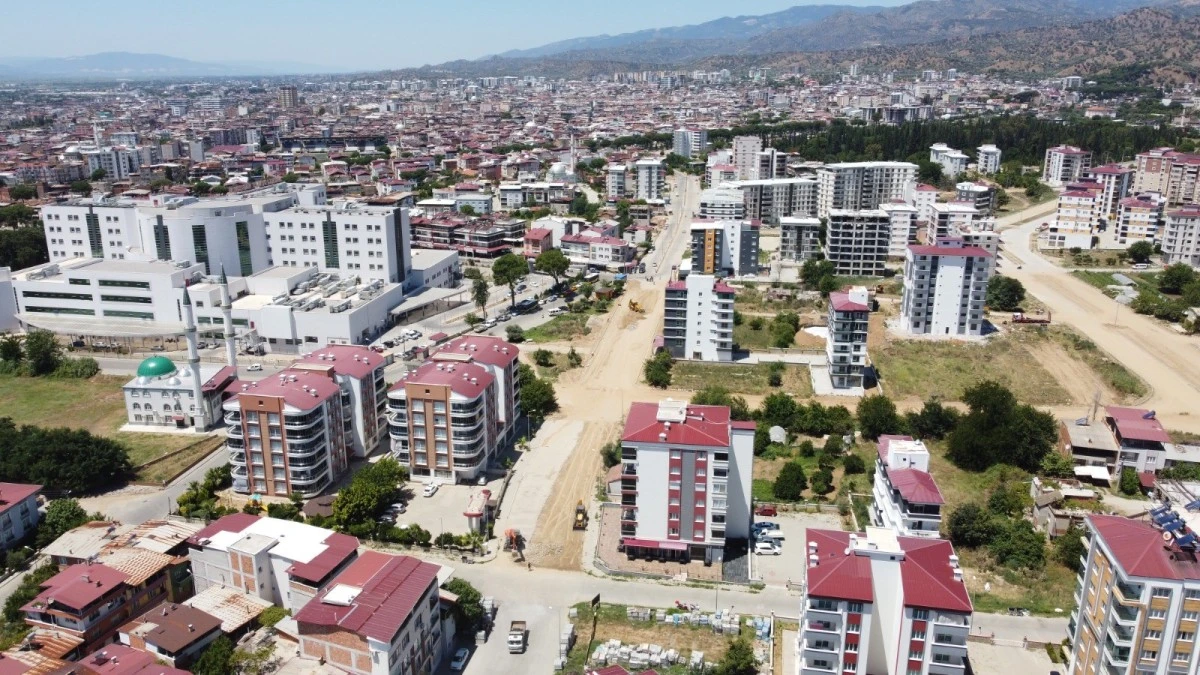 Nazilli Belediyesi yolları bir bir yeniliyor