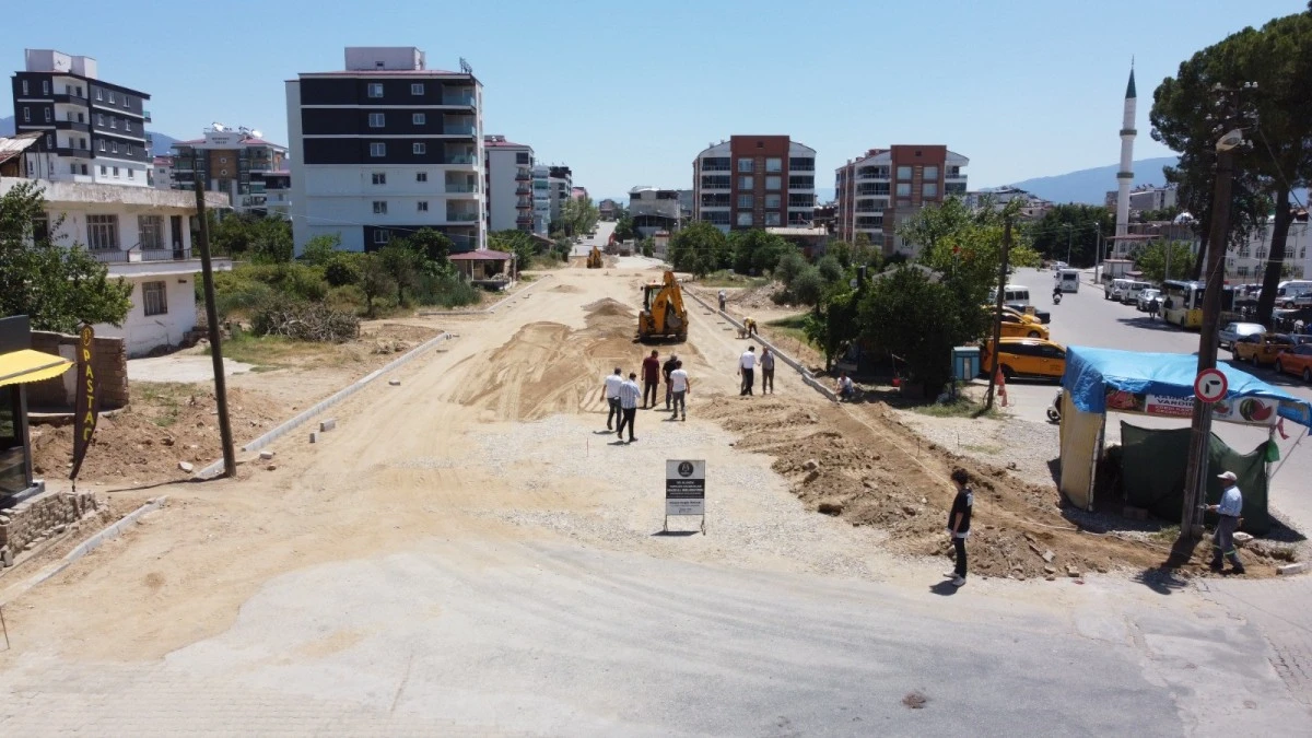 Nazilli Belediyesi yolları bir bir yeniliyor