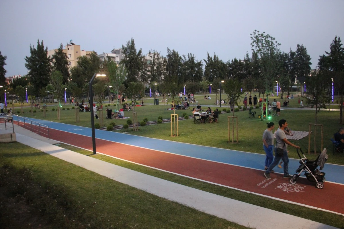 Mimar Sinan Parkı ünlü sanatçı Uluğ konseri ile kapılarını açtı