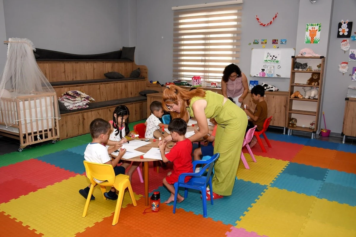 Kuşadalı Çocuklar Anne-Baba Çocuk Merkezi’nde sağlıklı beslenmeyi öğreniyor