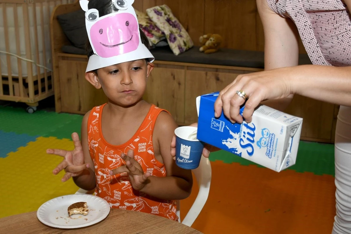 Kuşadalı Çocuklar Anne-Baba Çocuk Merkezi’nde sağlıklı beslenmeyi öğreniyor
