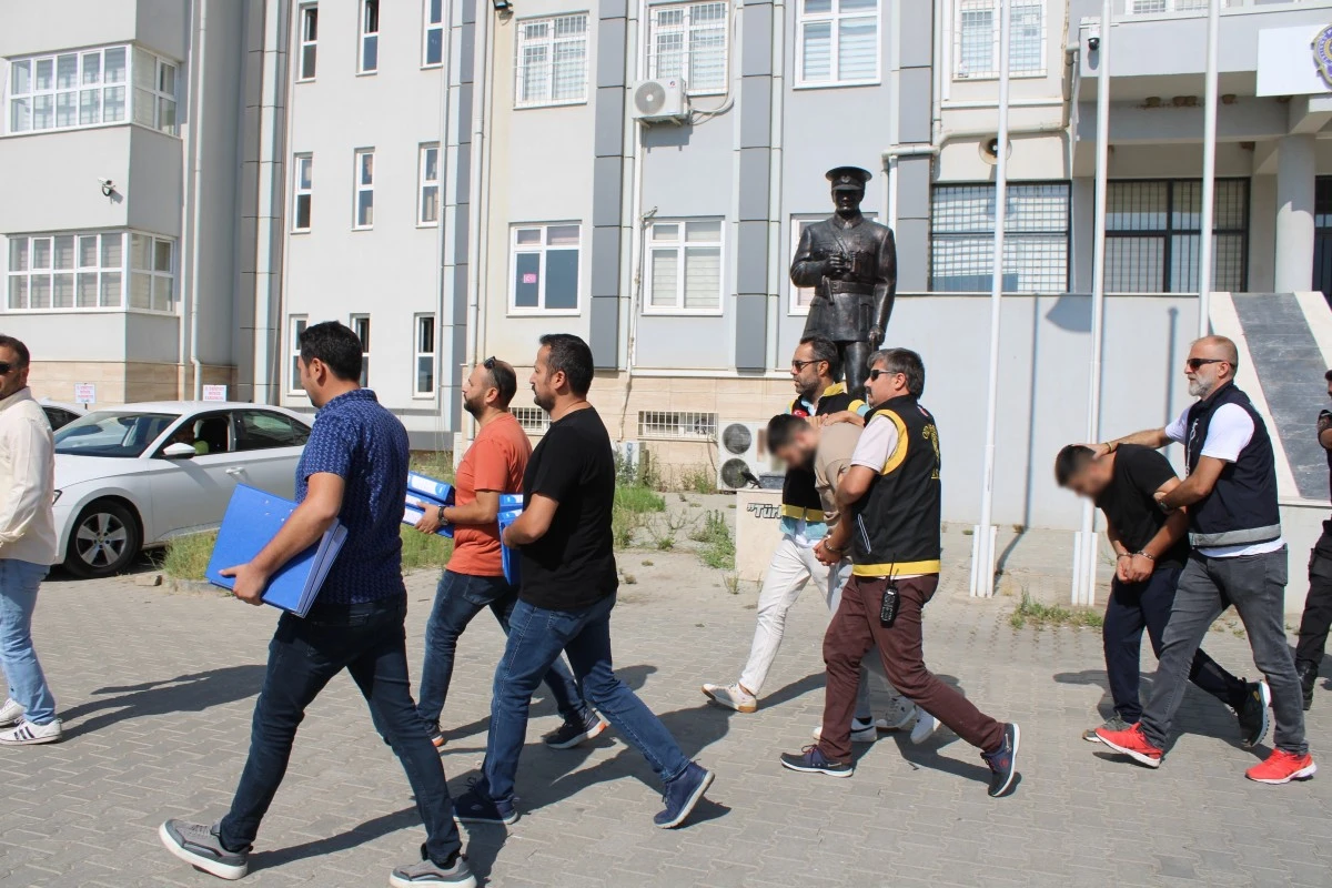 Umut tacirleri adliyeye sevk edildi