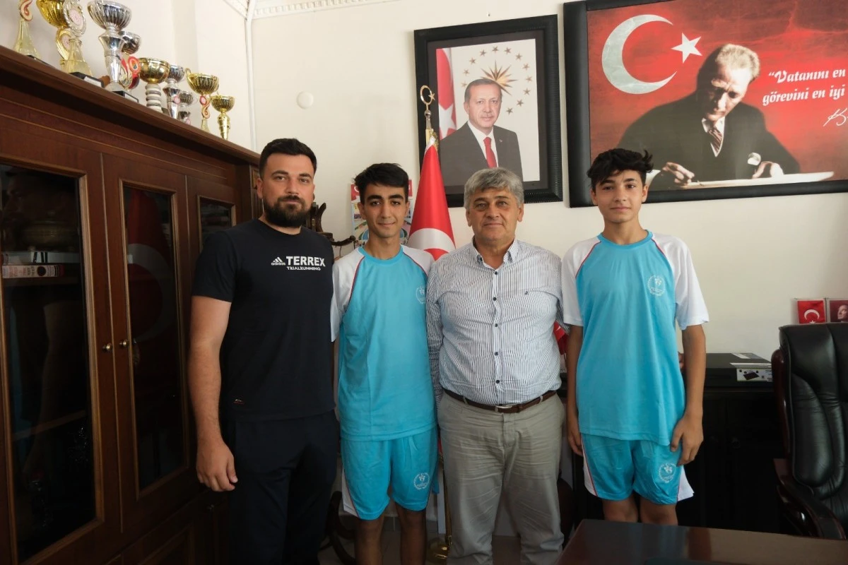 Milli takım kampına davet edilen sporculardan Başkan Çömden'e ziyaret