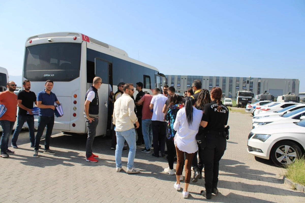 Depremzede vatandaşları dolandıran 14 şüpheli tutuklandı