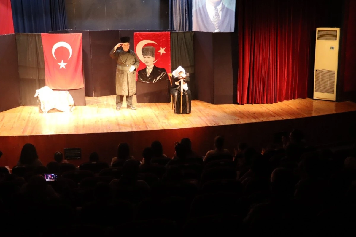 'Vatan Sevdalıları' Nazilli'de büyük beğeni topladı