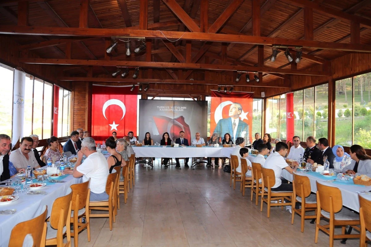 Vali Aksoy şehit aileleri ve gaziler ile yemekte bir araya geldi