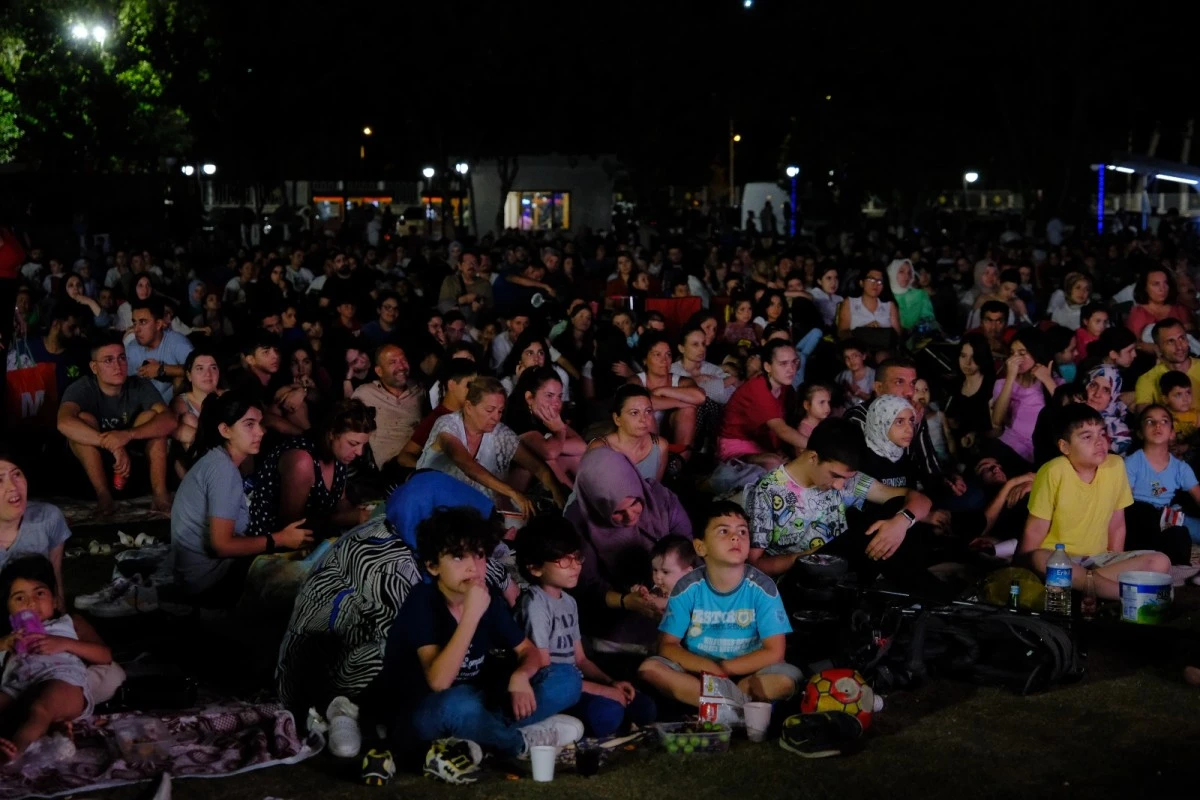 TEKSTİL PARK’TA SİNEMA GECELERİNE YOĞUN İLGİ
