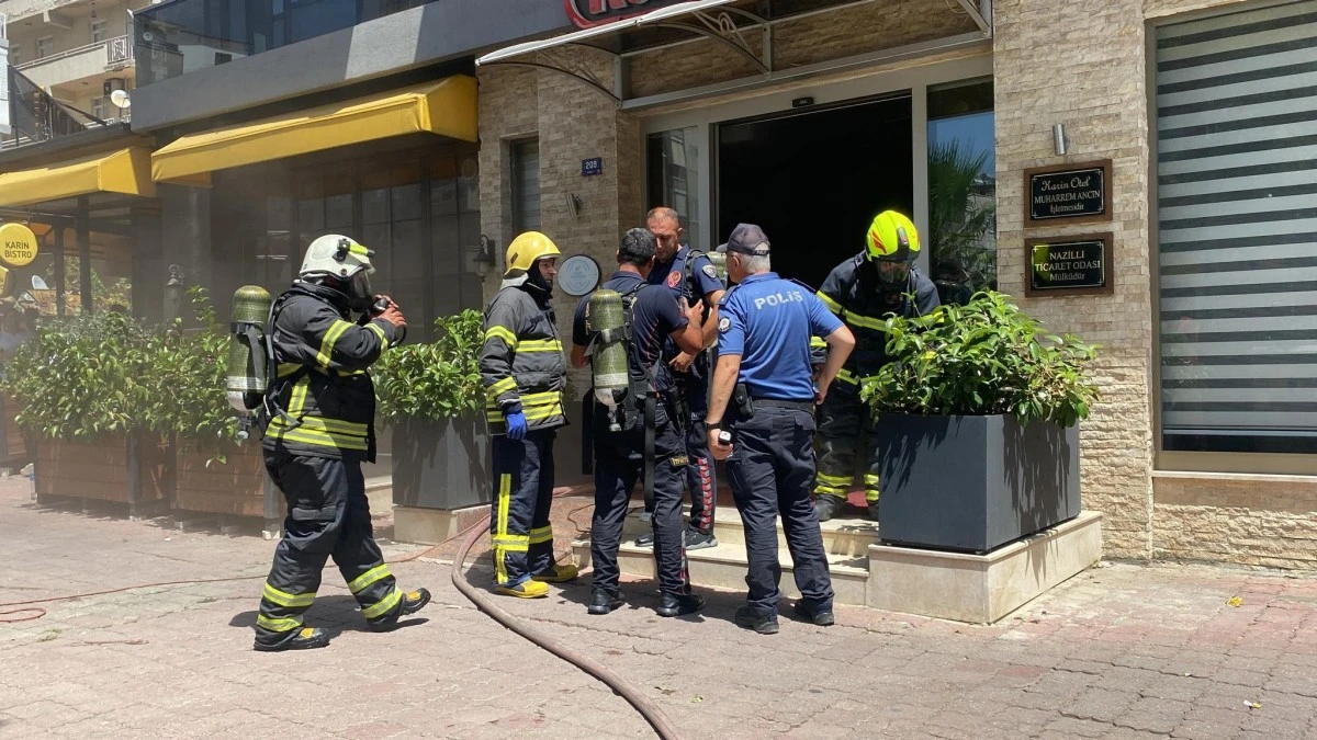 Yangın çıkan oteldeki vatandaşlar tahliye edildi