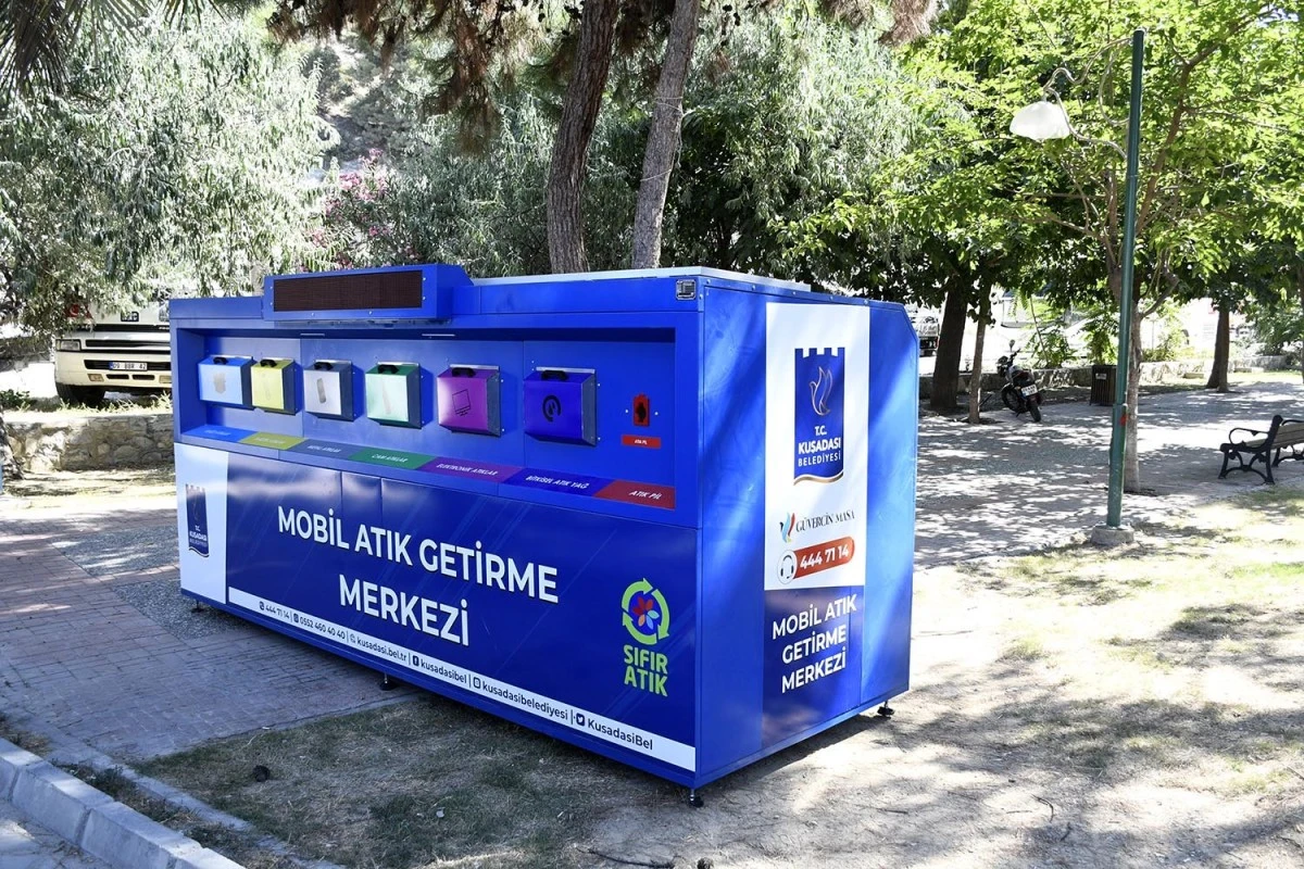 Kuşadası Belediyesi 14 noktaya mobil atık getirme merkezi kurdu