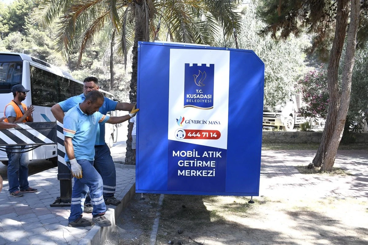 Kuşadası Belediyesi 14 noktaya mobil atık getirme merkezi kurdu