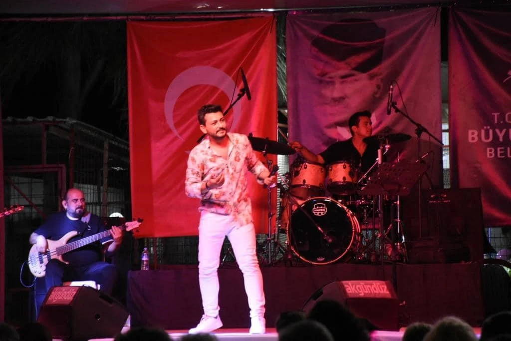 Aydın Büyükşehir Belediyesi'nden, Akbük'te 'Yaza Merhaba' konseri