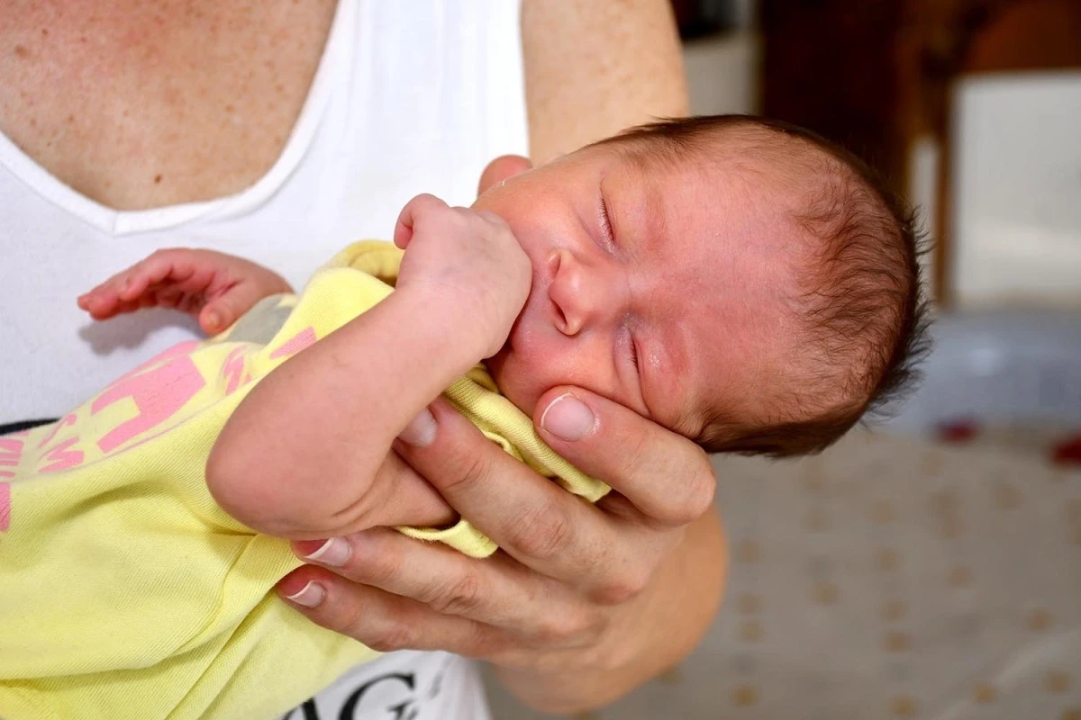 Kuşadası Belediyesi'nin 'Hoş Geldin Bebek' ziyaretleri devam ediyor