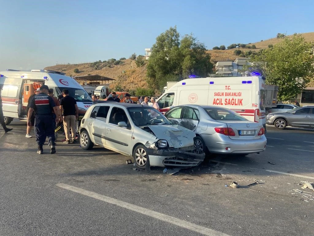 Çakırbeyli Kavşağı'nda kaza 3 yaralı