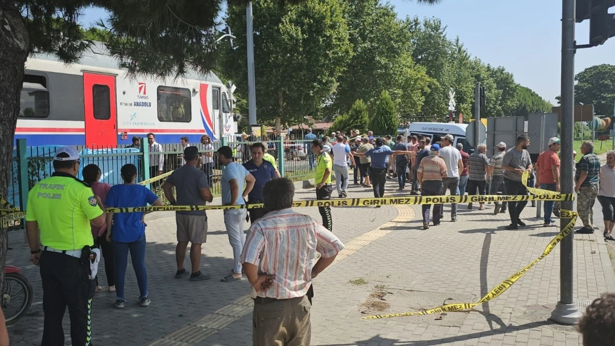 Trenin çarptığı adam hayatını kaybetti