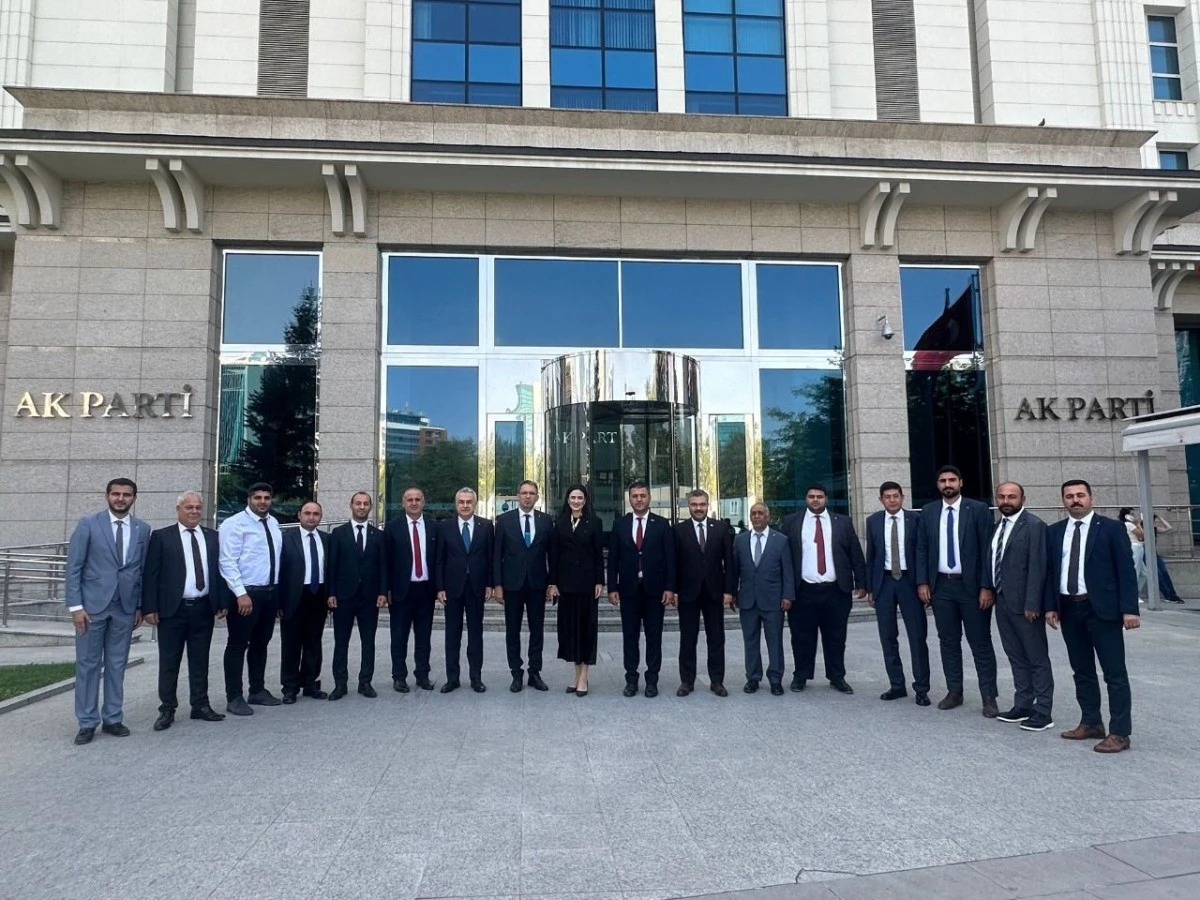 Aytekin Kaya AK Parti rozetini taktı
