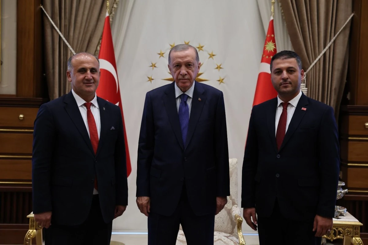 Aytekin Kaya AK Parti rozetini taktı