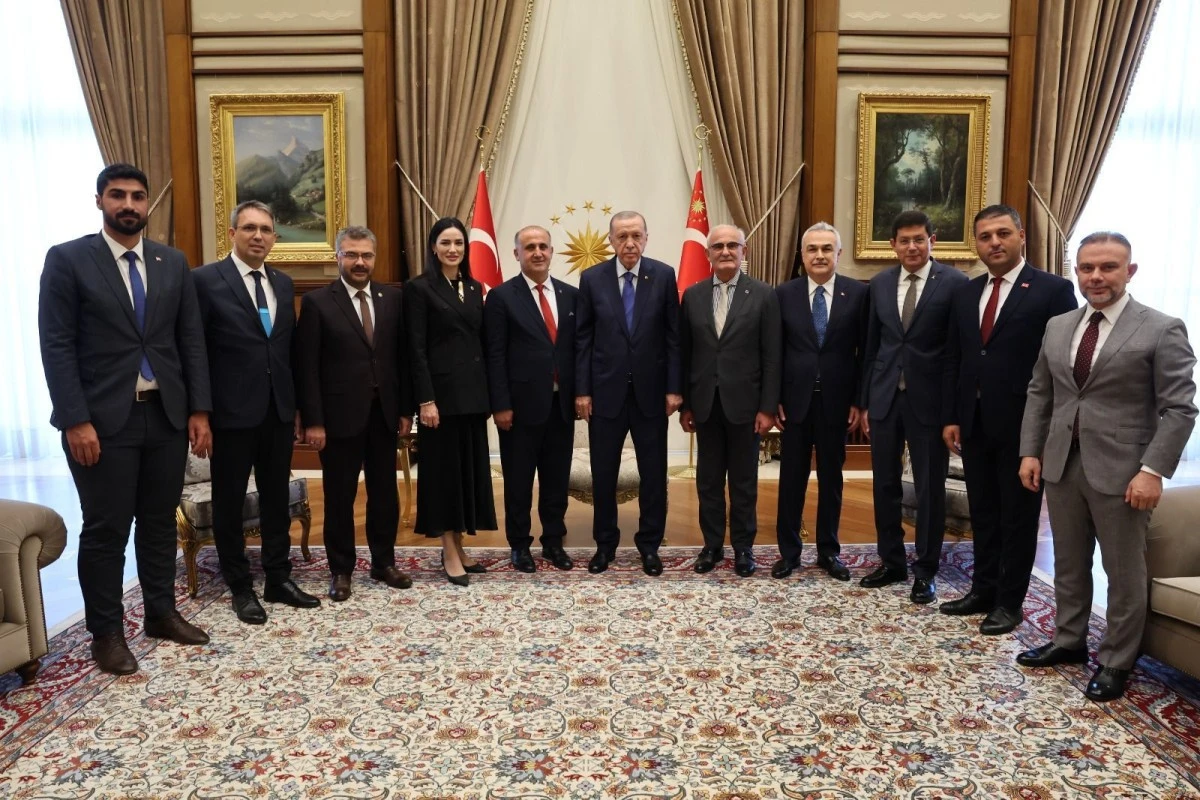 Aytekin Kaya AK Parti rozetini taktı