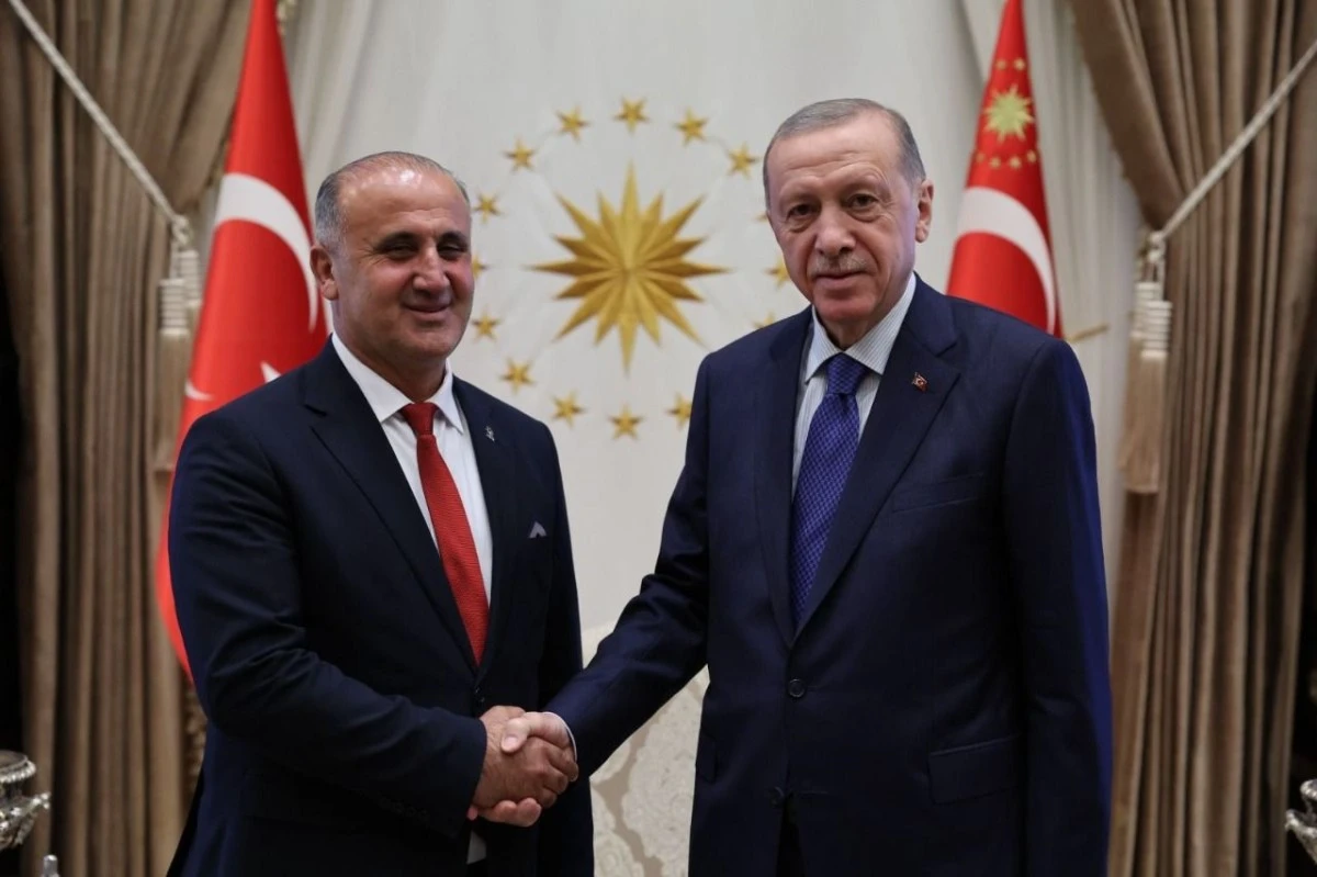 Aytekin Kaya AK Parti rozetini taktı