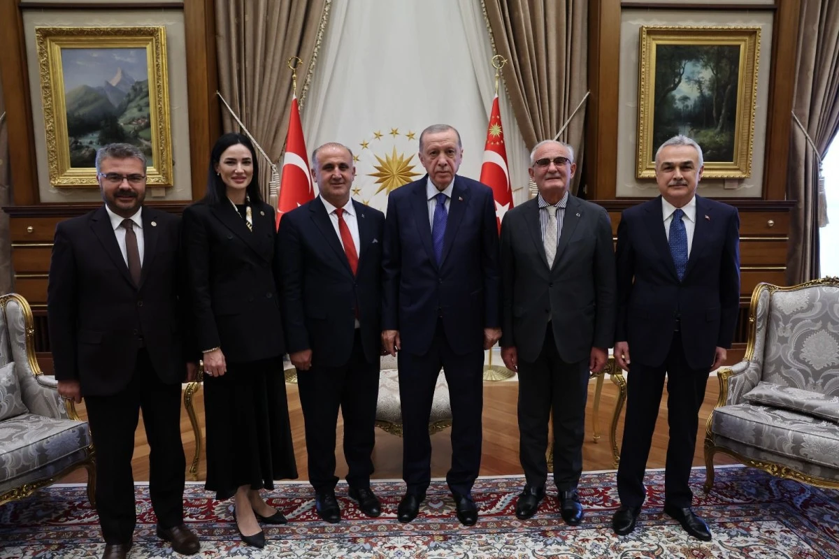 Aytekin Kaya AK Parti rozetini taktı