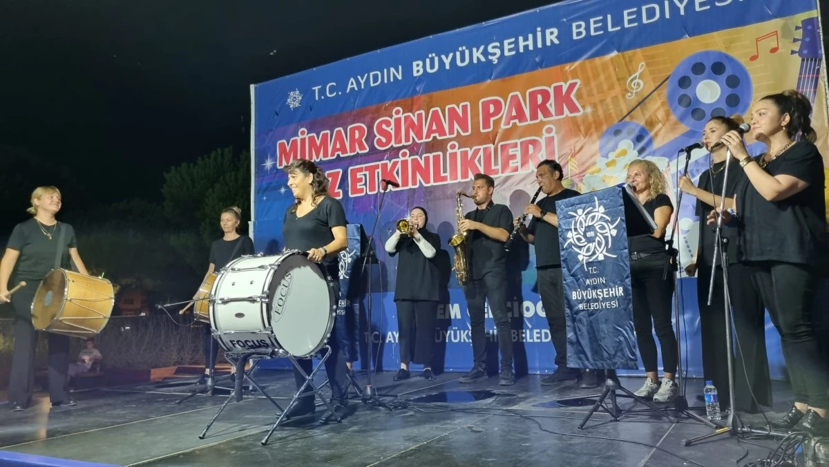 Aydın Büyükşehir Belediyesi'nden Mimar Sinan Parkı'nda müzik resitali